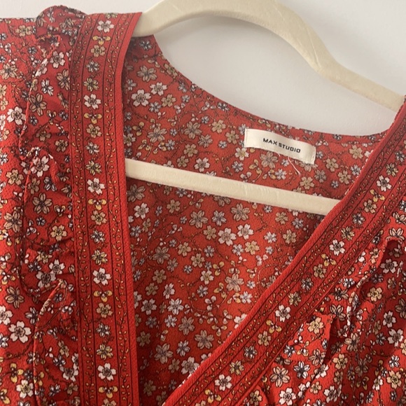 Beautiful dress too big for me no tag that’s a medium - Picture 2 of 3